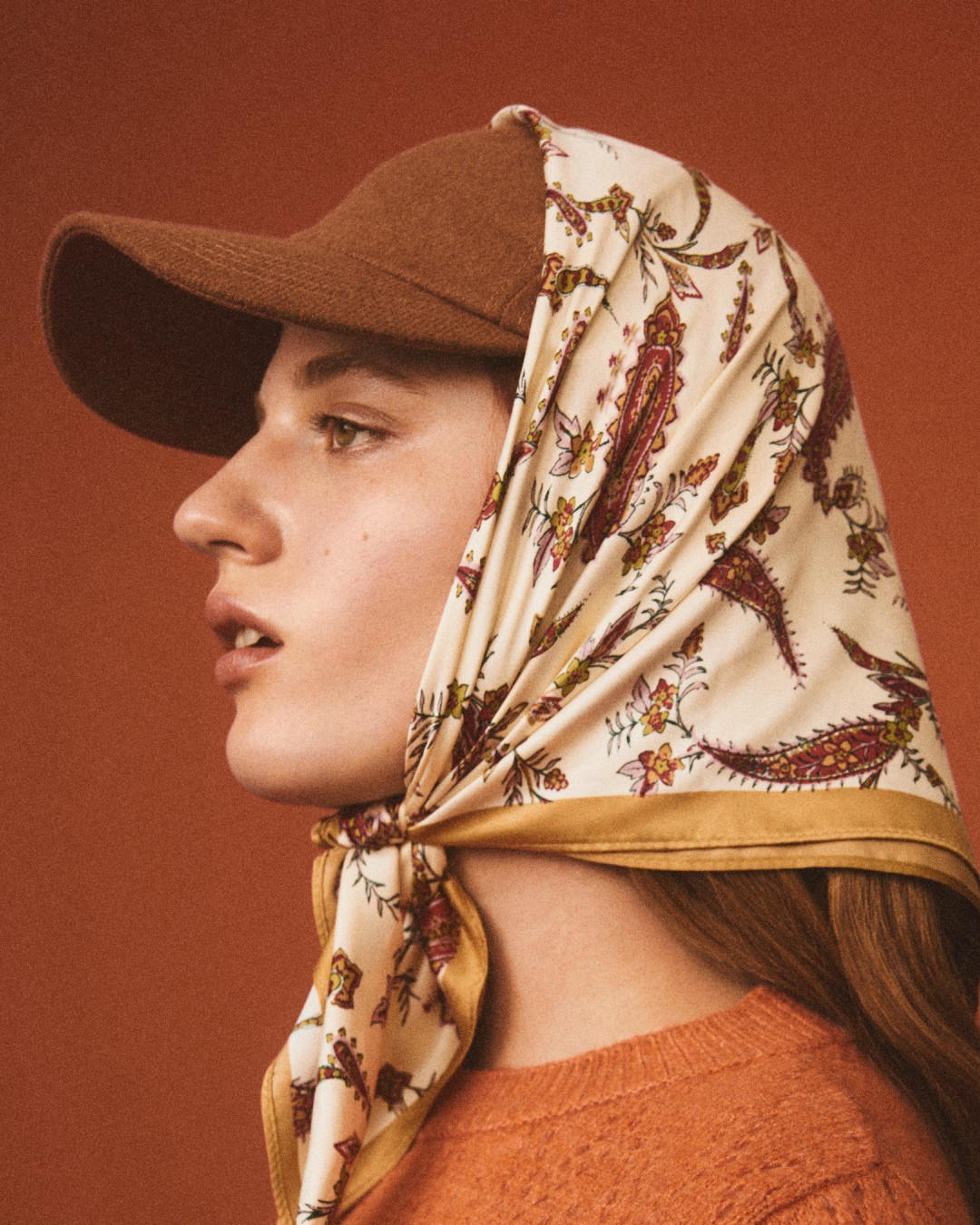 MANGO - In terms of versatility, we can agree that a scarf conquers all styles